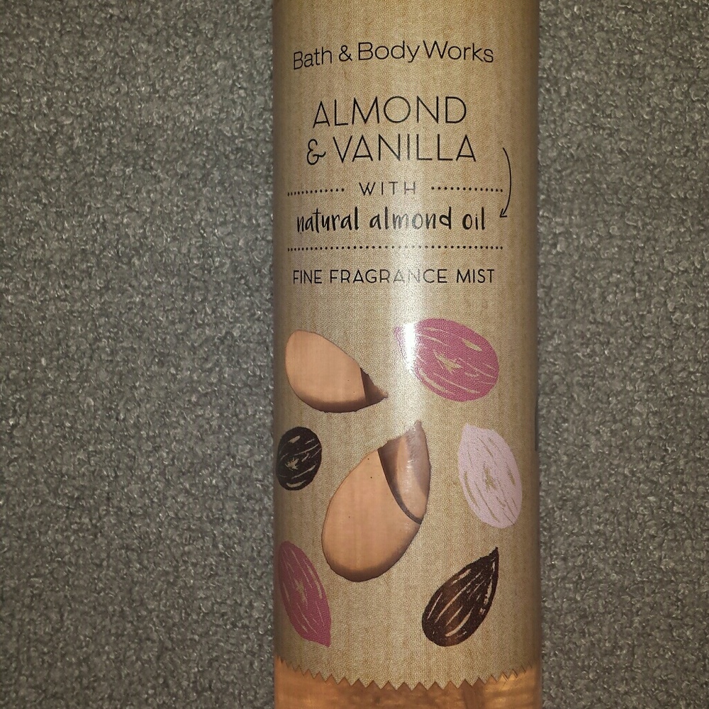 Almond and vanilla body spray